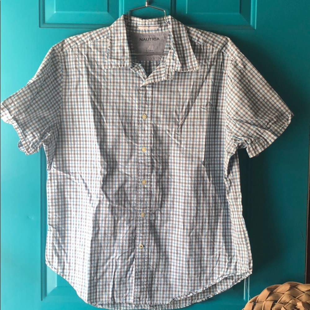 Men’s button up collared short sleeve shirt